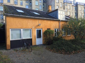 Rooms in quiet Yellow Courtyard Apartment in Kopenhagen